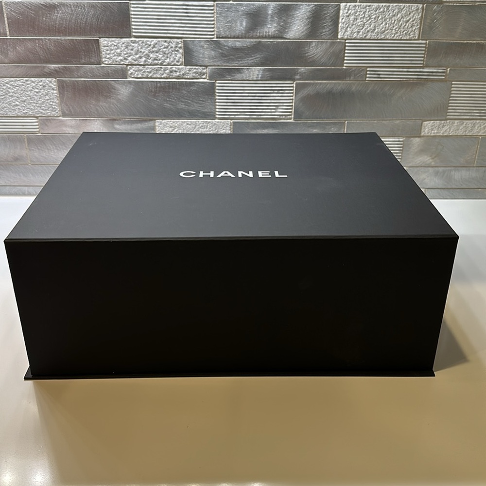 Chanel medium size lamb skin bag 12x7. - Picture 15 of 15